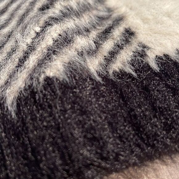 Women's Small Sweater - SUPER SOFT- Black and White - Picture 8 of 8